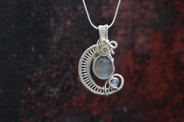 Moonstone silver925 wirewrapping pendant