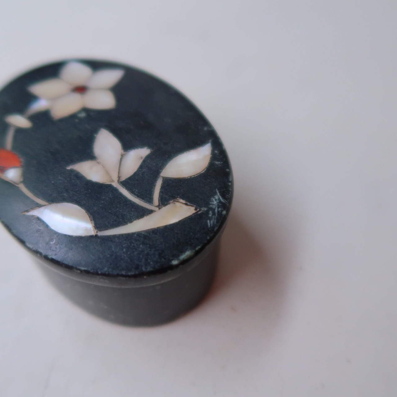 黒いお花のケース