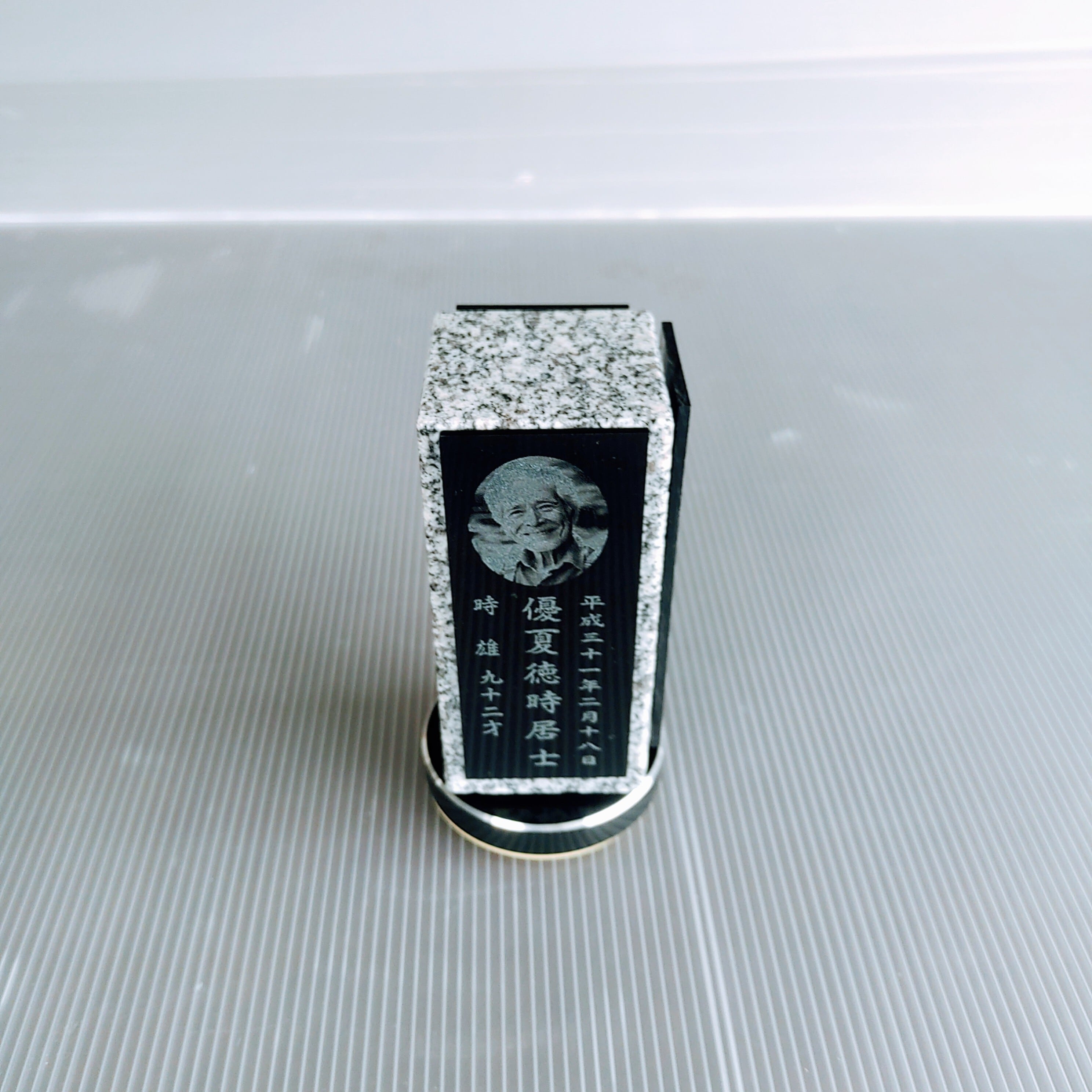 回転位牌　４人用悠想天回　4R50A白　３名様分