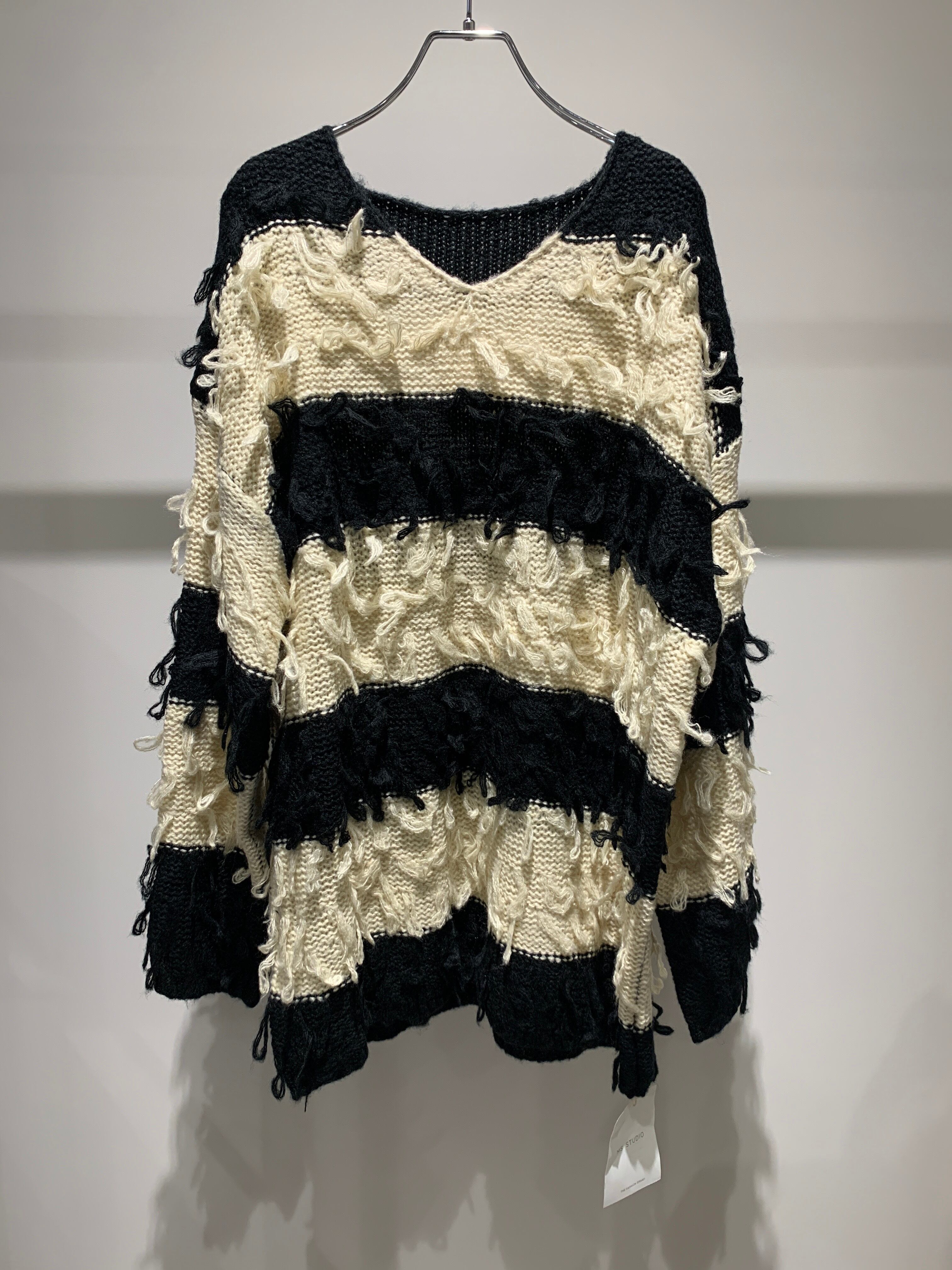 border vneck knit