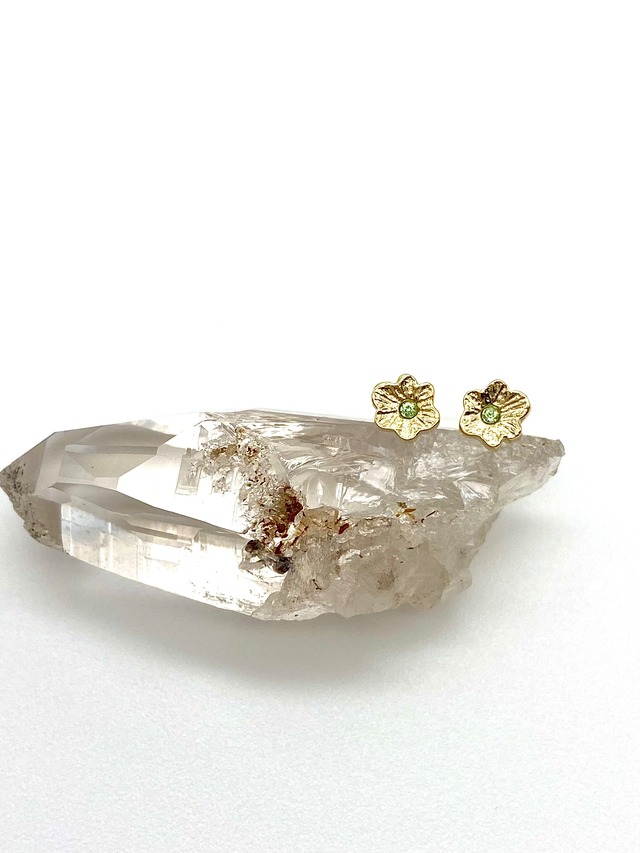 Petite fleur pierced earrings