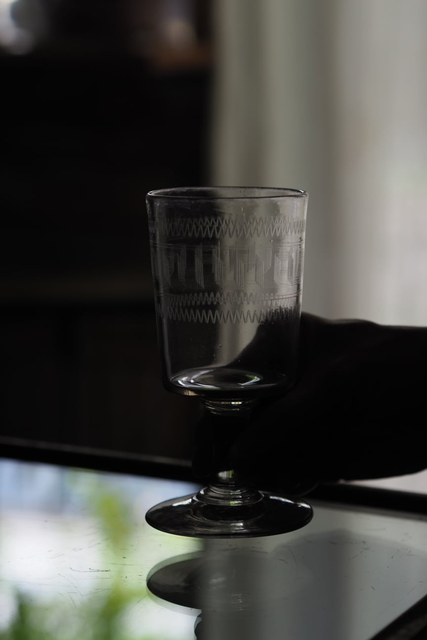 ギザギザ波打つビストログラス-antique bistro glass cup