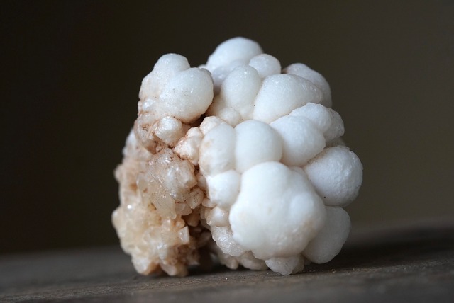 ホワイト アラゴナイト White Aragonite (B)