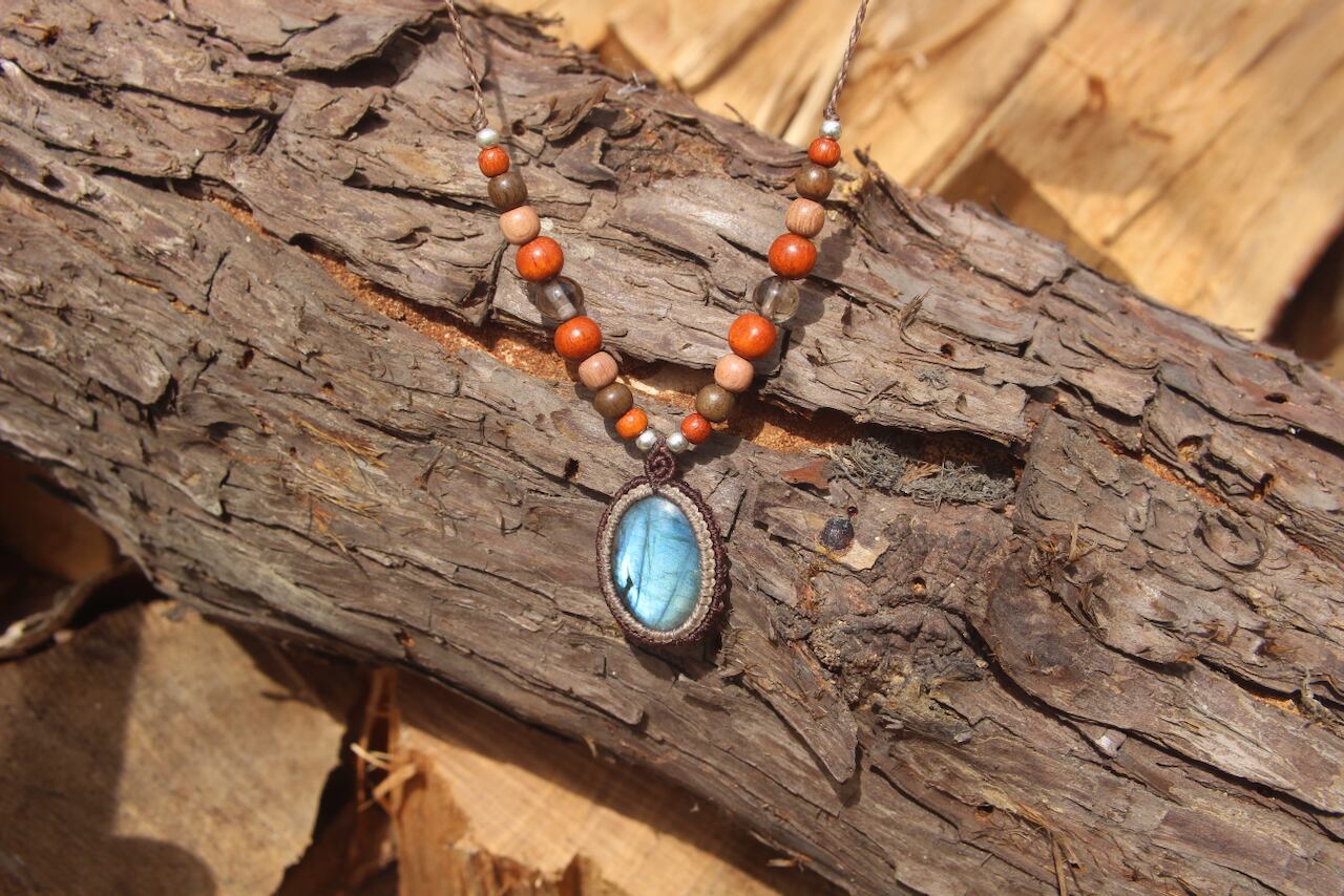 Labradorite micro macrame wood pendant