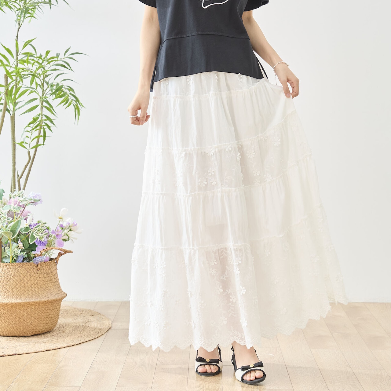 TRUBE フローラル刺繍ティアードマキシスカート【M~L】ホワイト