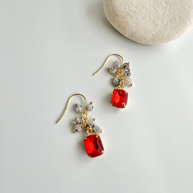 ＜レッド＞ダルメシアン×ヴィンテージガラスピアス/イヤリング