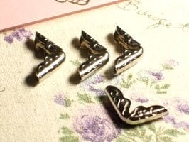 イタリア製コーナー金具 (4個入り) ニッケル 小 角金 3mm厚