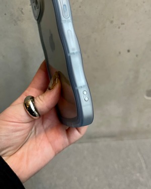 クリアなくねくねケース