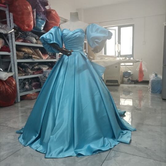 ターコイズブルー パーティードレス 薄青 ベアトップ 取り外し 姫袖  