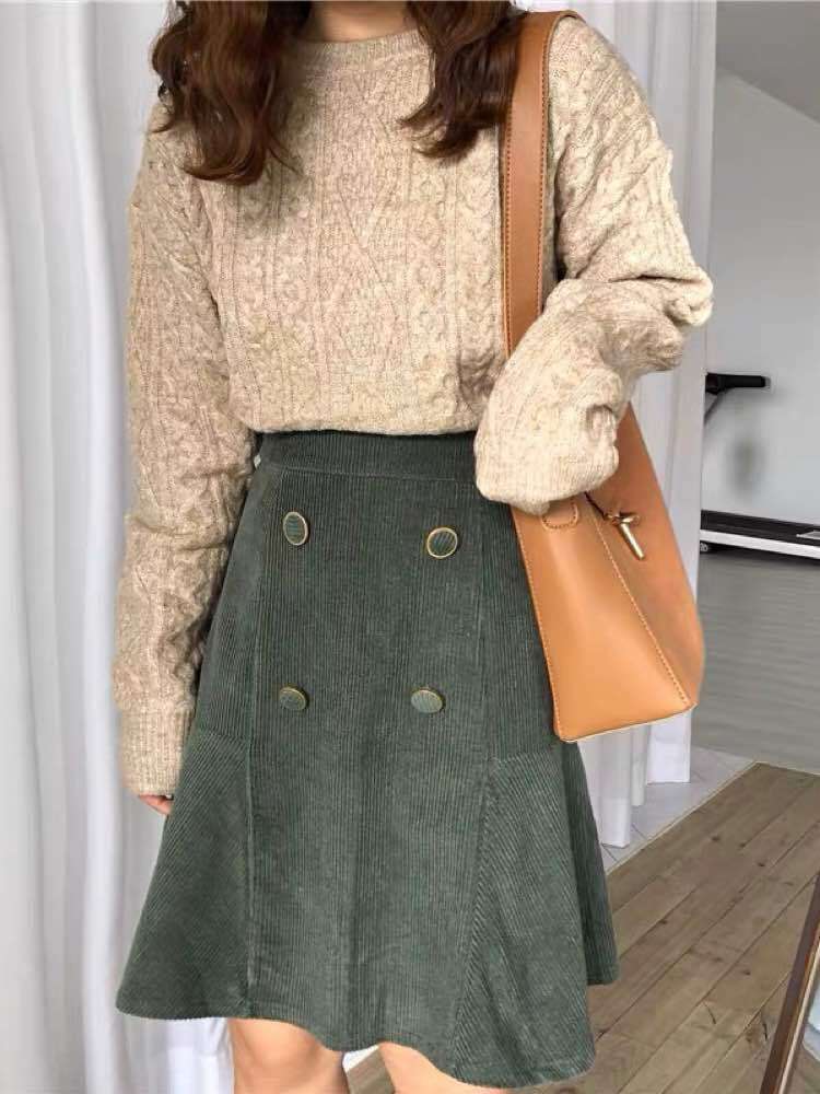 韓国 膝丈 スカート 上品 かわいい カジュアル 上品と大人可愛いを兼ね備えた暖かみのあるデザイン Wボタン