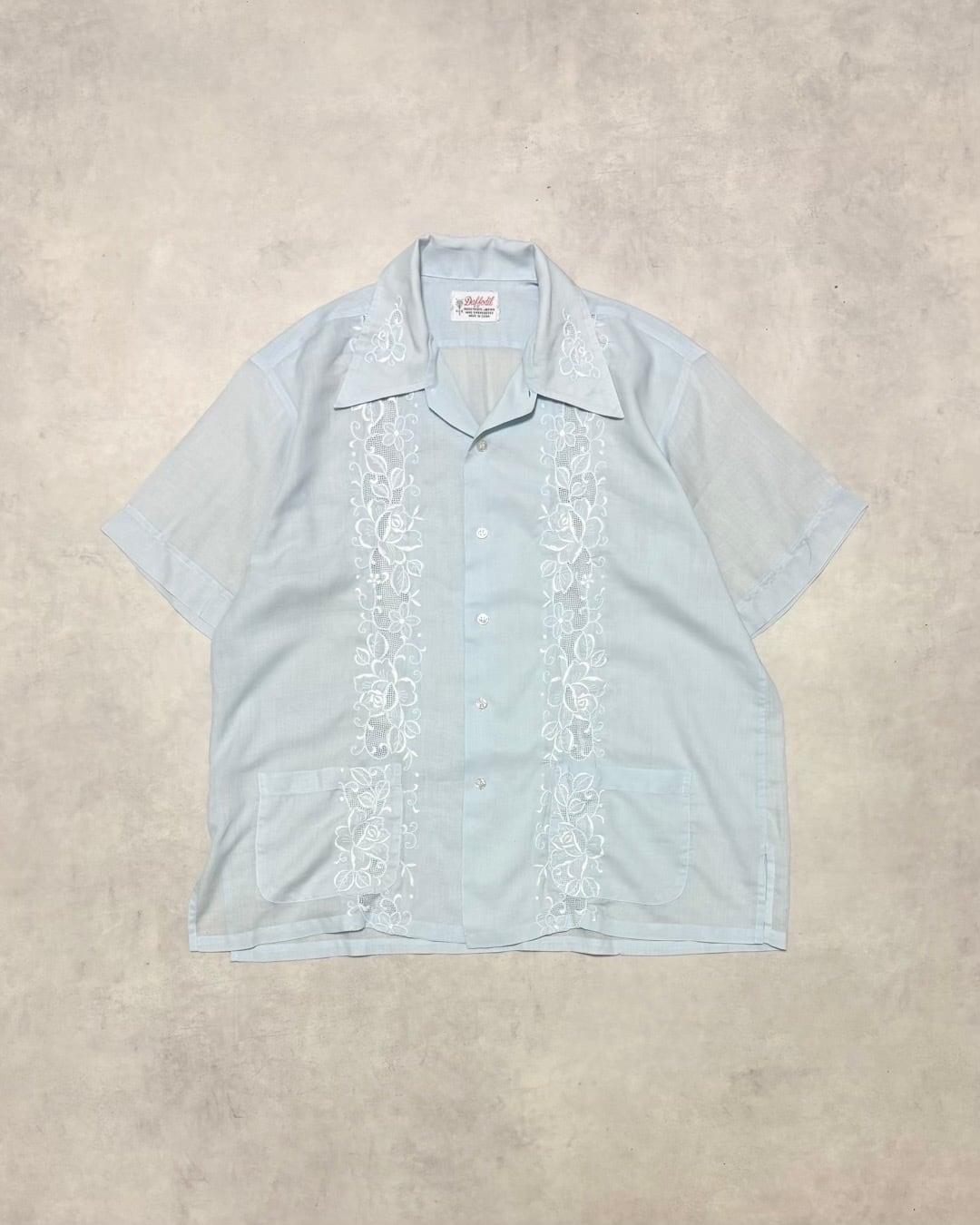 【VINTAGE】1970’s “Daffodil” Hand Embroidered Linen Blend Guayabera Shirt