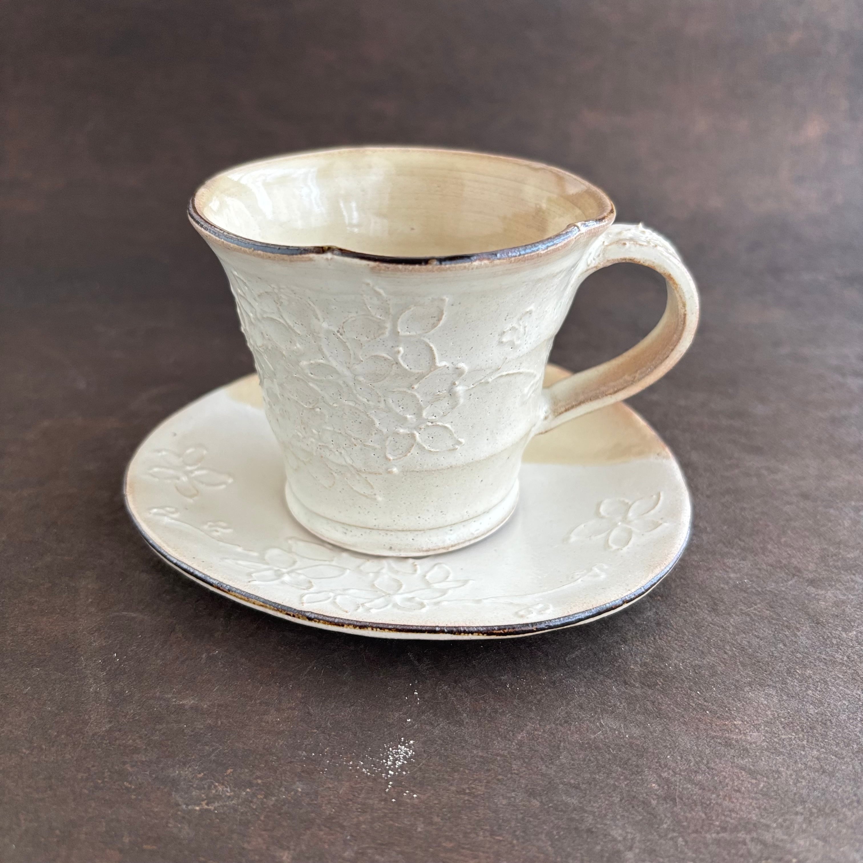 土和のルリエフ　粉引き　お花形ミニマグカップ