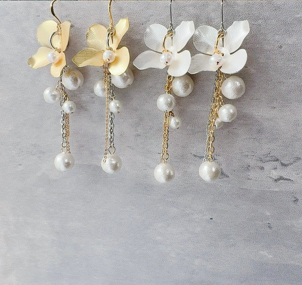 Y様専用 コットンパールが揺れるフラワーパーツイヤリング(シルバー)