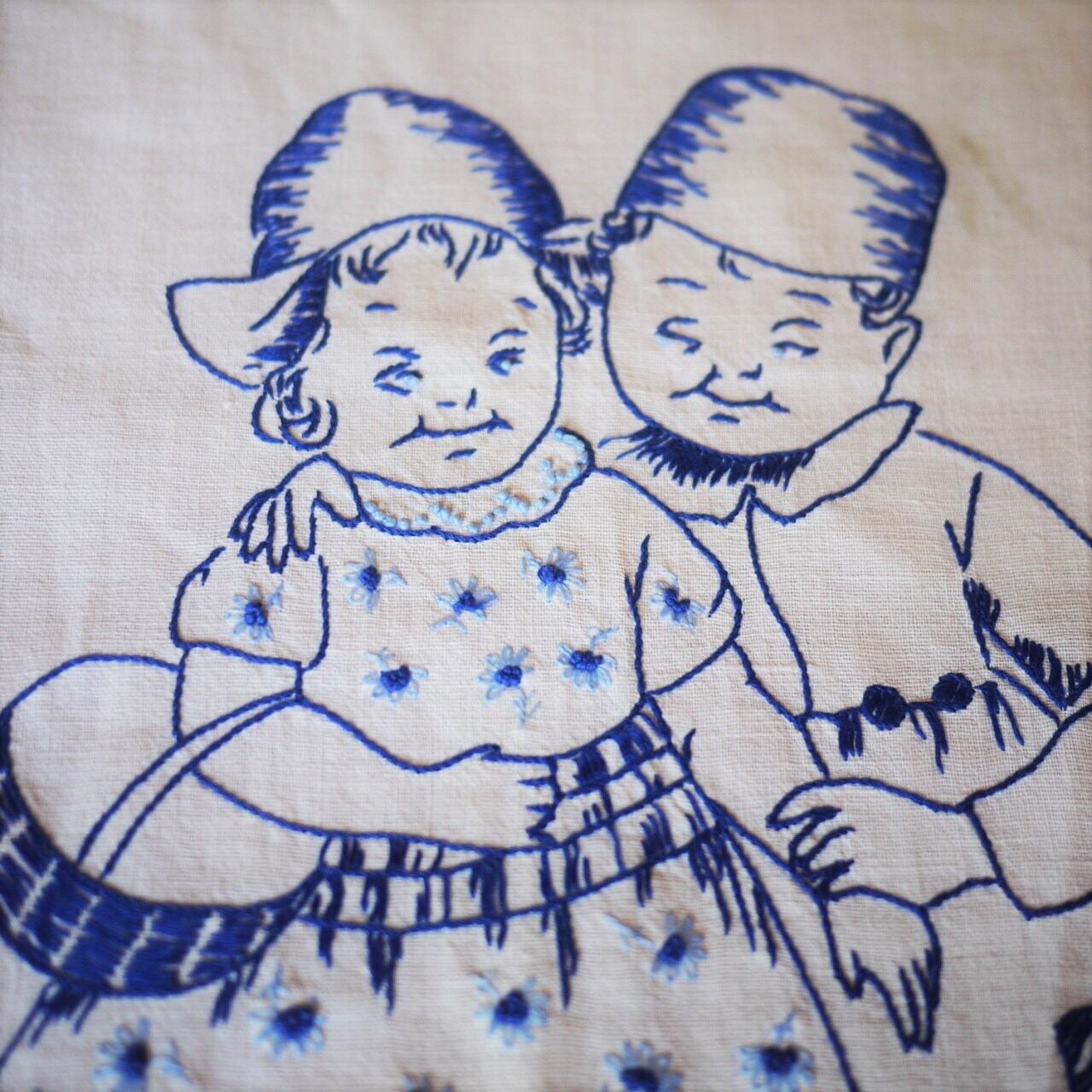 刺繍オーバータオル ドイツ オランダ木靴をはいた少年少女