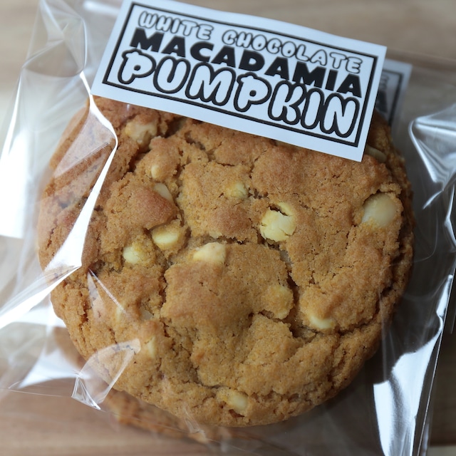 パンプキン・マカダミアナッツクッキー紙袋入り３枚
