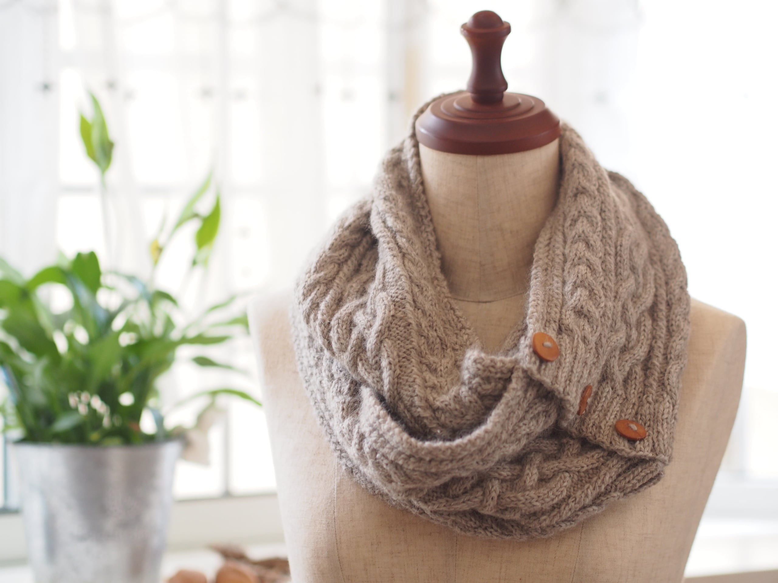 ダウンロード編み図】ケーブル模様のスヌード Natural knit ecru*