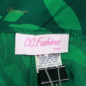 フラダンス 衣装 CC Fashions CCファッション ワンピース ドレス グリーン系 ハワイ製 モンステラ柄 ティアレ柄 ハワイアンプリント 花柄 植物柄 リボン フレア ハワイアンダンス ハワイアン アロハ フラ ダンス レッスン 練習 華やか 鮮やか かわいい おしゃれ 上品 大人っぽい