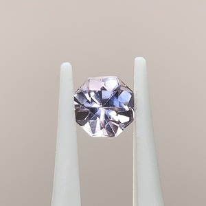 お花みたいなスピネル  約4.3mm*3.1mm r-0638