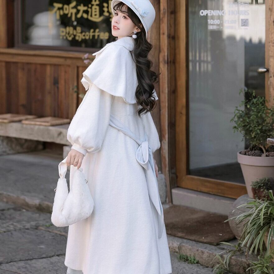 冬のお茶会 お出かけ 甘ロリ 雪だるま刺繍ケープコートとお城柄