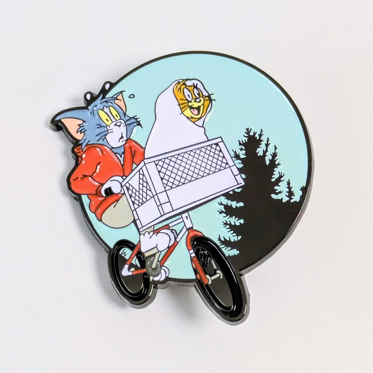 送料無料！ ★ピンズ PINS★ピンバッジ 【 Tom and Jerry (トムとジェリー )】 E.T.名シーン〚アメリカン雑貨 アメトイ〛