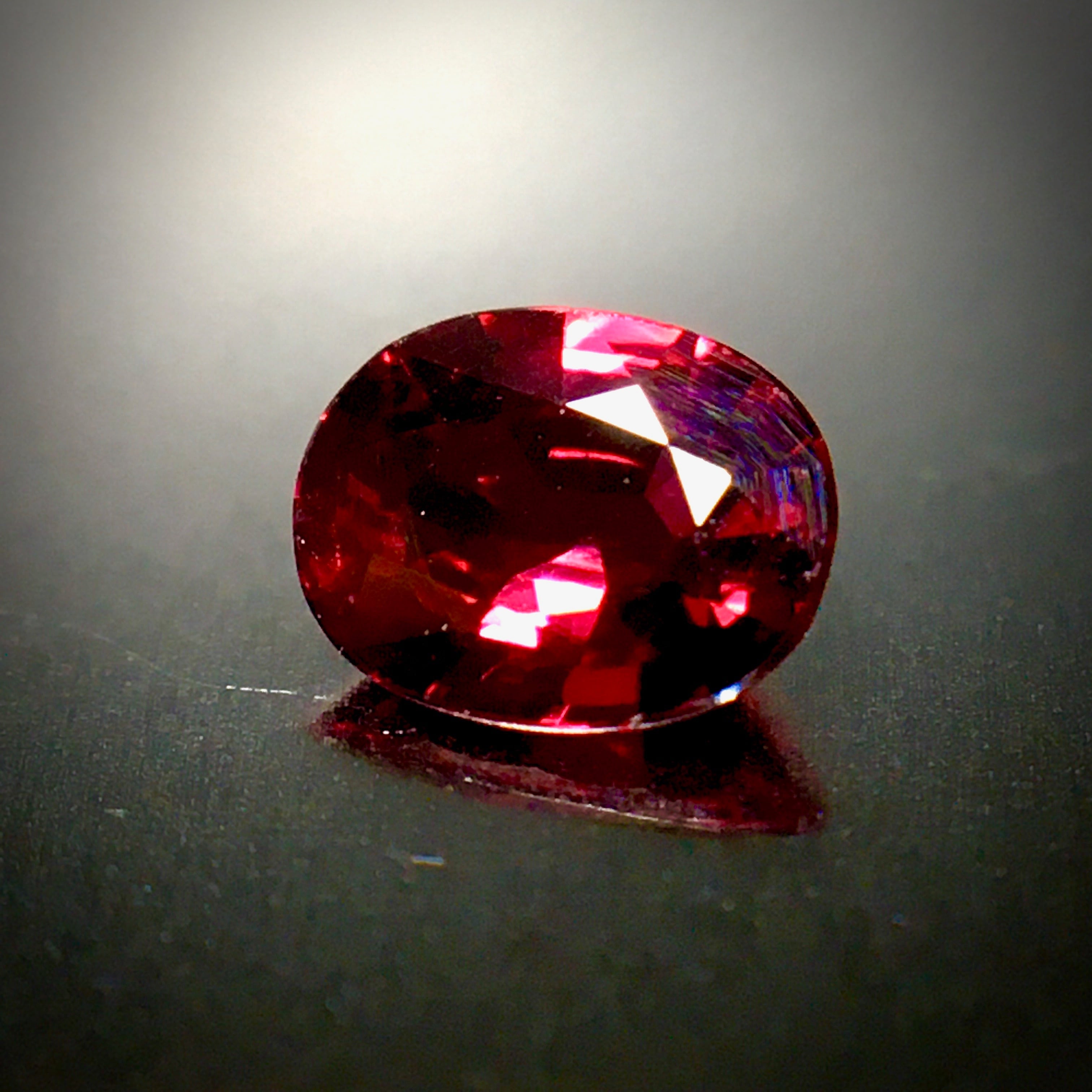 深い”真紅”の輝き 0.2ct 天然 ピジョンブラッド ルビー | Frederick’s Gems&Jewelry powered by BASE