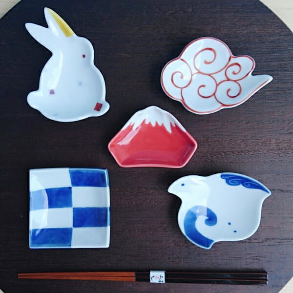 有田焼 豆皿 赤筋斗雲（描き）雲型 8-047 | MARUFUKU utsuwanohana