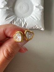 ハートビジューピアス