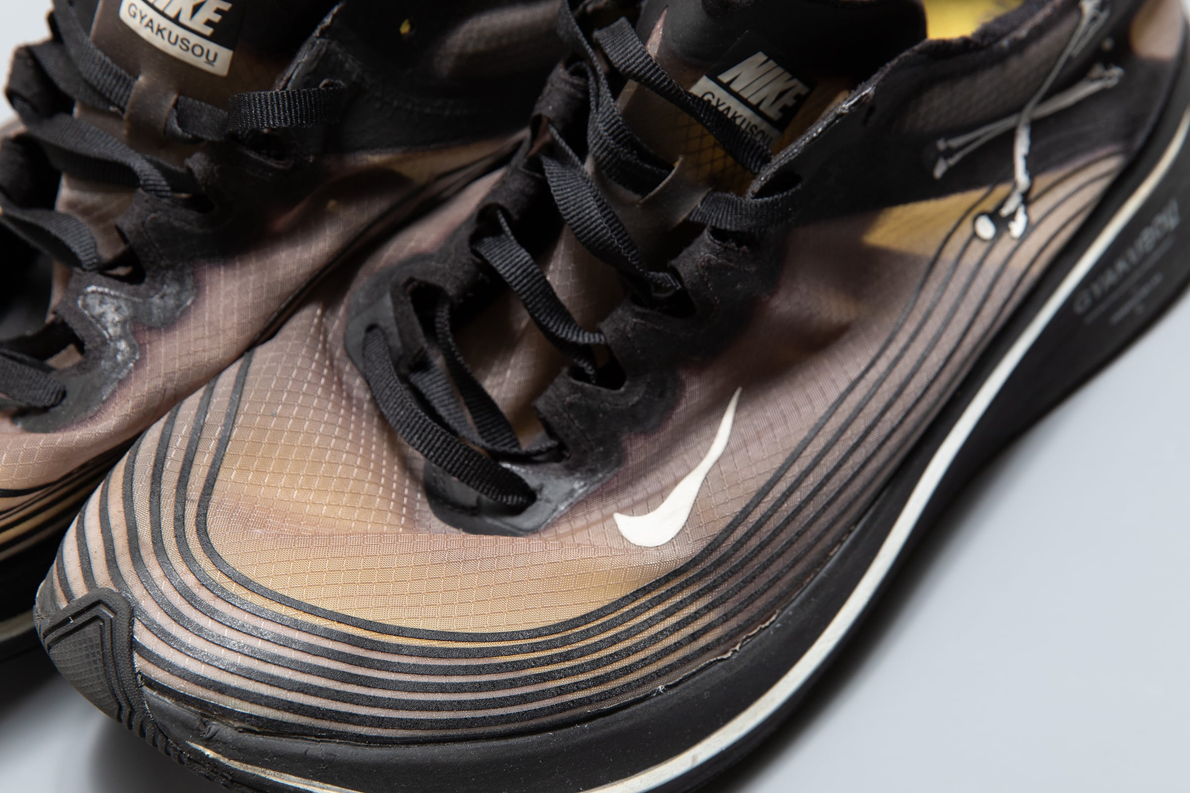 NIKE ZOOM FLY | GYAKUSOU | PLAYGROUND | スニーカーショップ