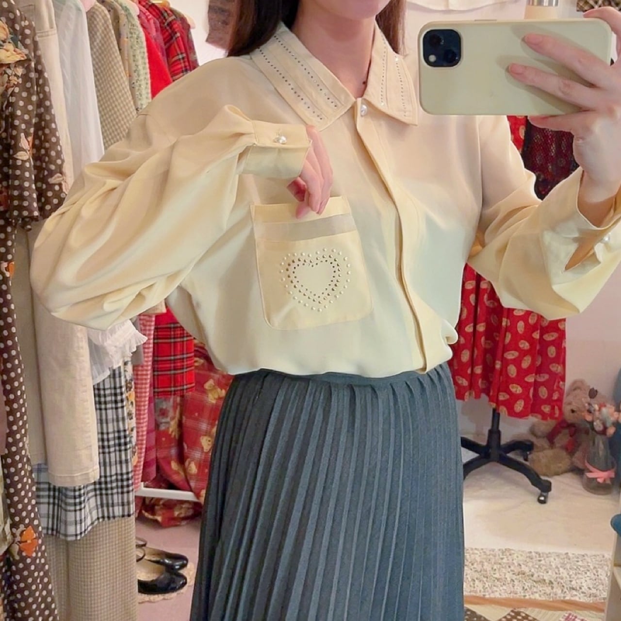 heart rhinestone cream blouse
