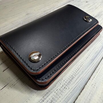 トラッカーウォレット ミドル 2層】 クロムエクセル universal 金 | Pay ID 