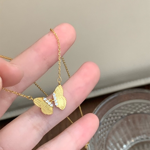 20pastシルバーひらひら舞う蝶ネックレス 2s