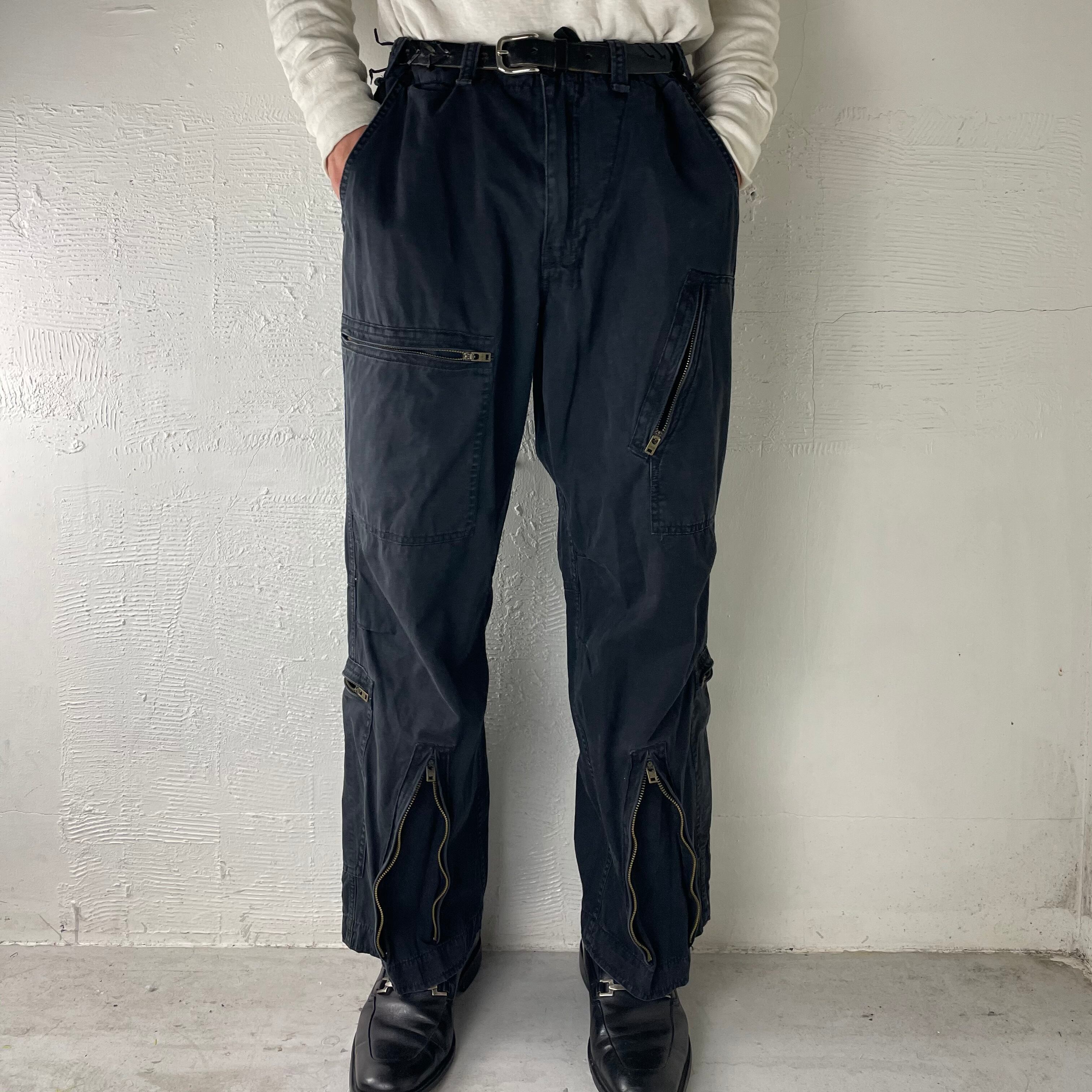 ZIP GIMMICKS DESIGN PANTS