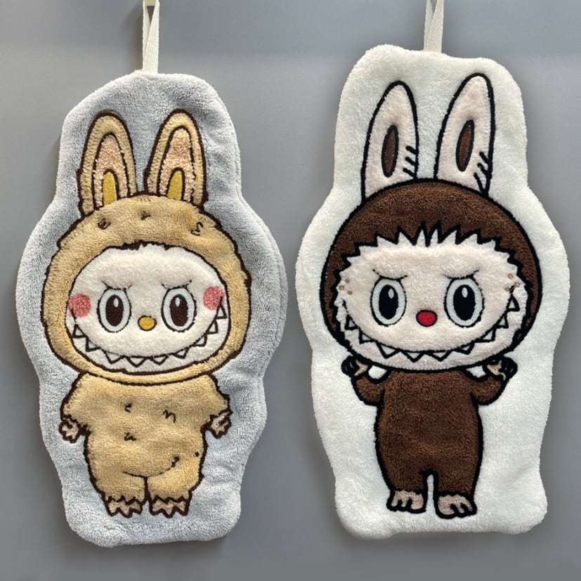 【50%OFF 2個入り】Labubu ストラップタオル 2個セット 吸水ばっちり 洗面所に 可愛い!ラブブ ストラップ付きタオル 2個組 キッチン 洗面所に便利