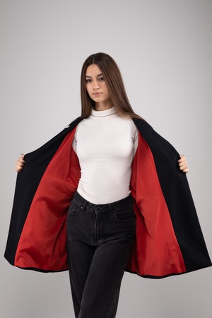 ウクライナ産プレミアムウール100%セミロングコート（黒）クロスステッチ　手刺繍