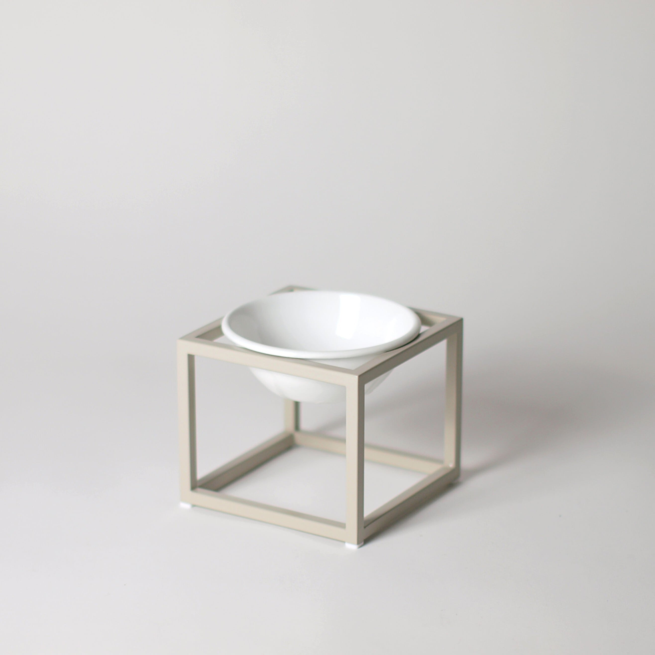 野田琺瑯ペットボウル＆専用スタンド／Sサイズ【Tabete Cube】A ボウルスタンド S／野田琺瑯ボウル12㎝付き【Tabete Cube