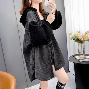 ビッグパーカー エンボスロゴ レディース 春秋 韓国 羽織り おしゃれ 大人 カジュアル ストリート系 オーバーサイズ ゆったり 体型カバー 大人可愛い 大人女子