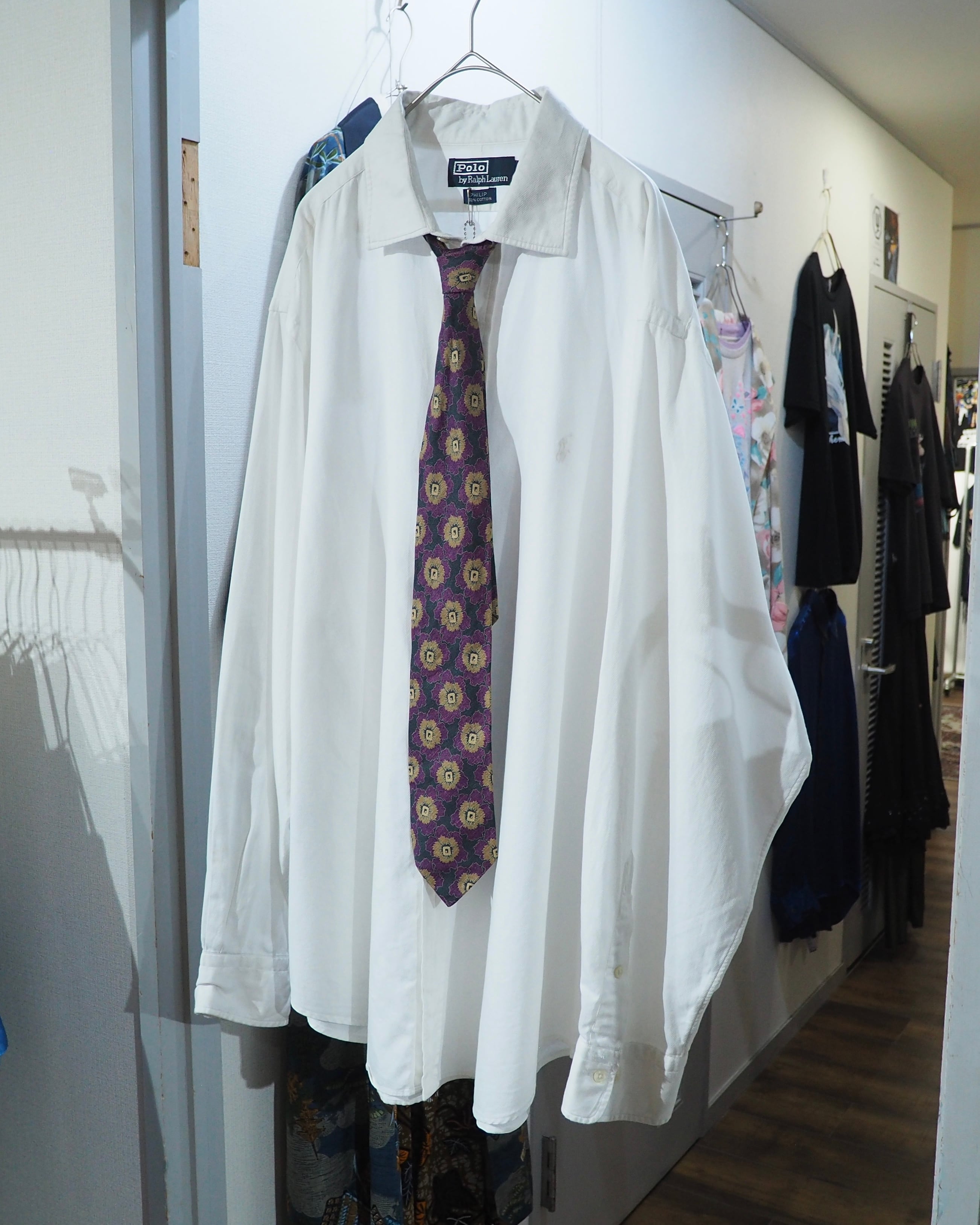 " Giorgio Armani ‐ Made in Italy " Beautiful Flower All over pattern vintage linen Tie