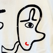 T　HELLO AYACHANさん｜「SEE PEOPLE Tシャツ」