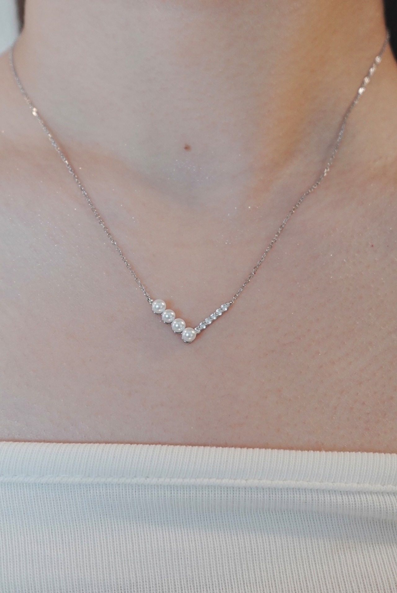 pearl v necklace