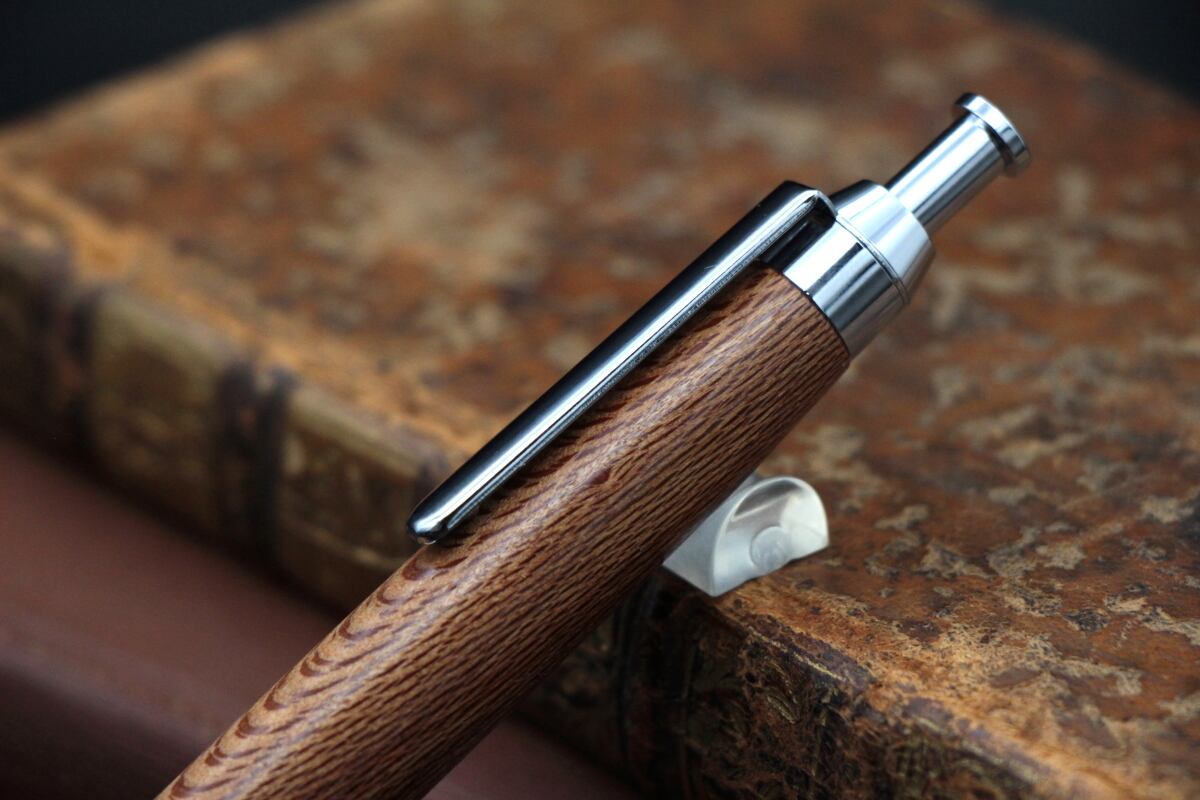 不思議な模様のシルバーハニーサックル・Pencil 0.5mm」木軸シャープ