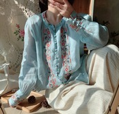 花刺繍チャイナボタン リネンライクブラウス
