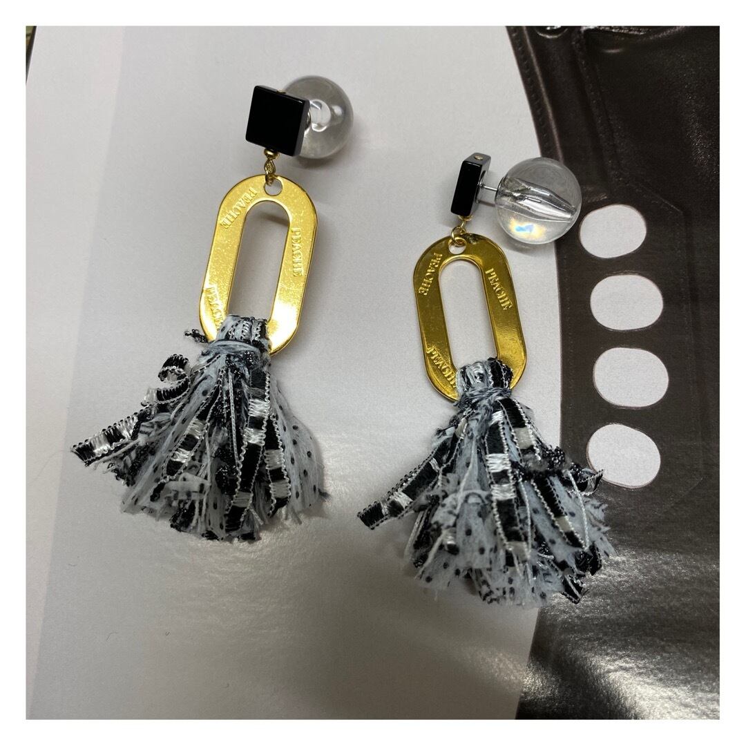 square onyx dot mix monotone fringe