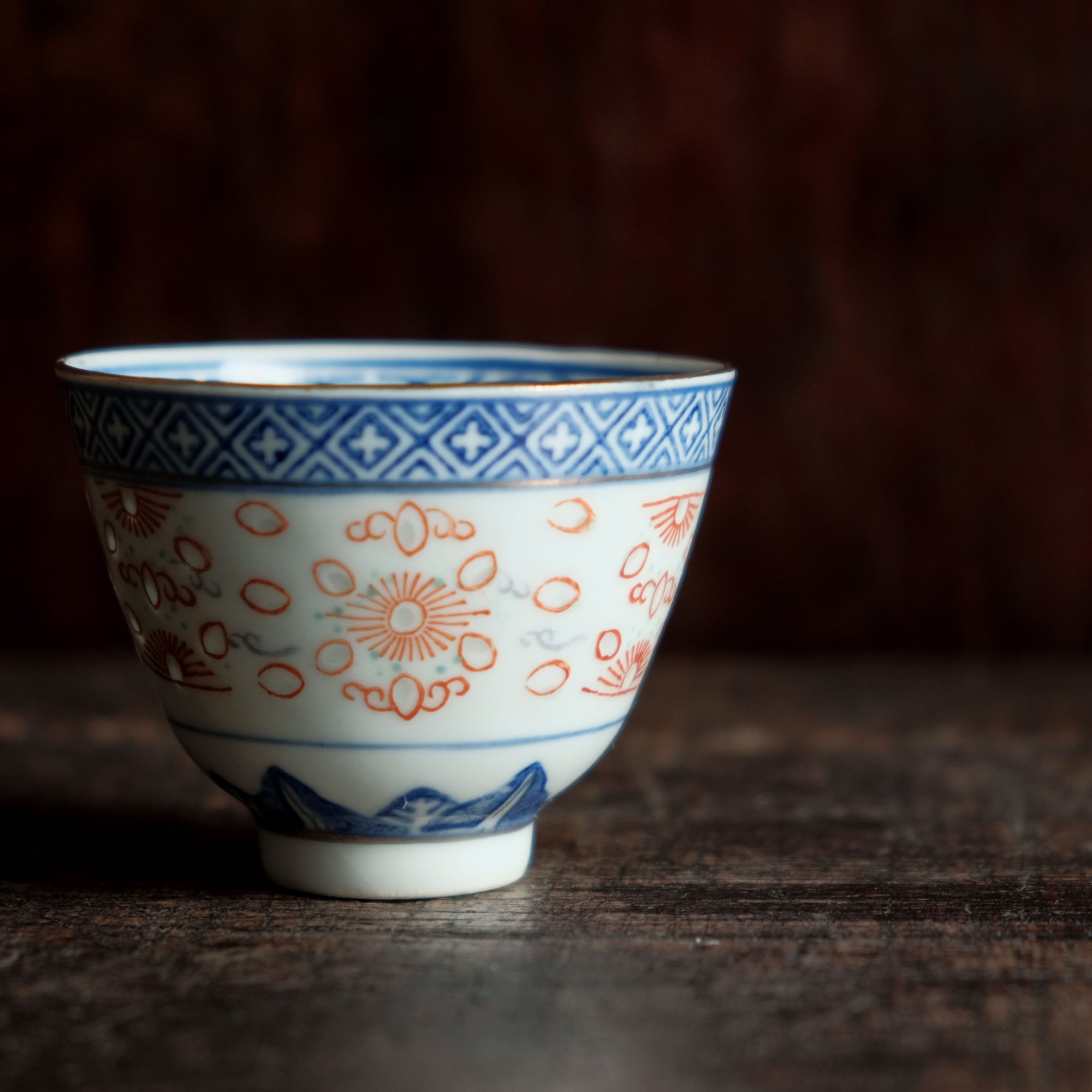 チャイナレトロで可愛い◇花と漢字。中国景徳鎮 赤絵金彩猪口 茶杯 蛍