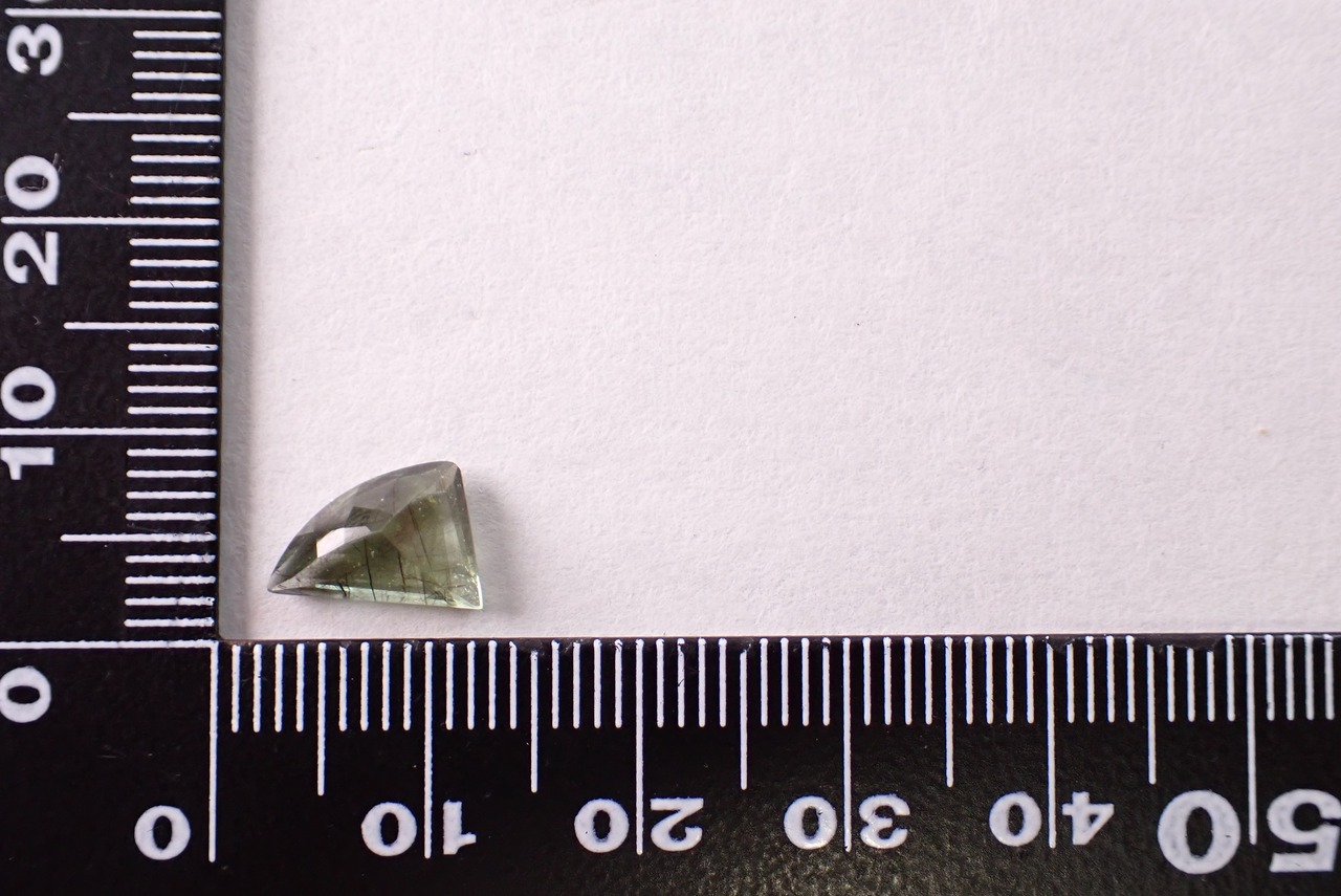 ルドウィジャイトインペリドット　1.98ct　[D2-522]