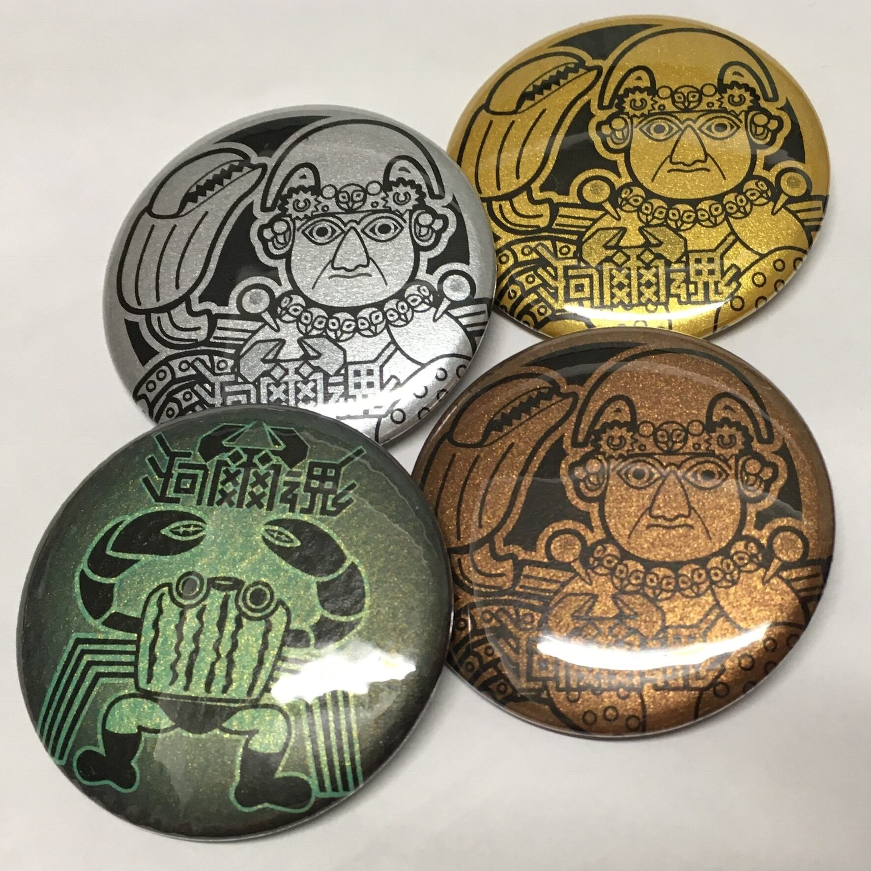 缶バッジL「カニ魔王」 | エスキ・ヨルジュと珂爾魂のお店