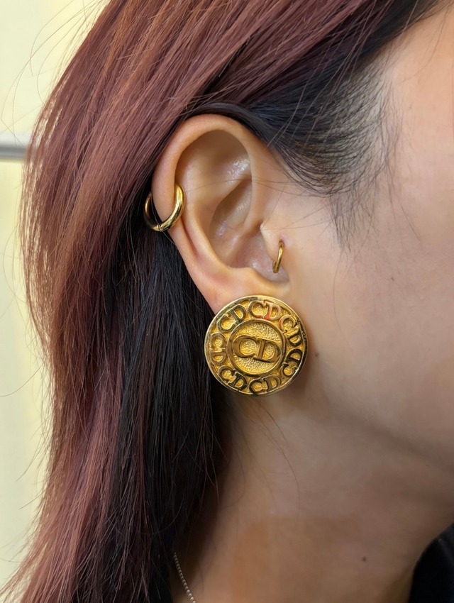Christian Dior/ vintage round logo gold earring.(o)