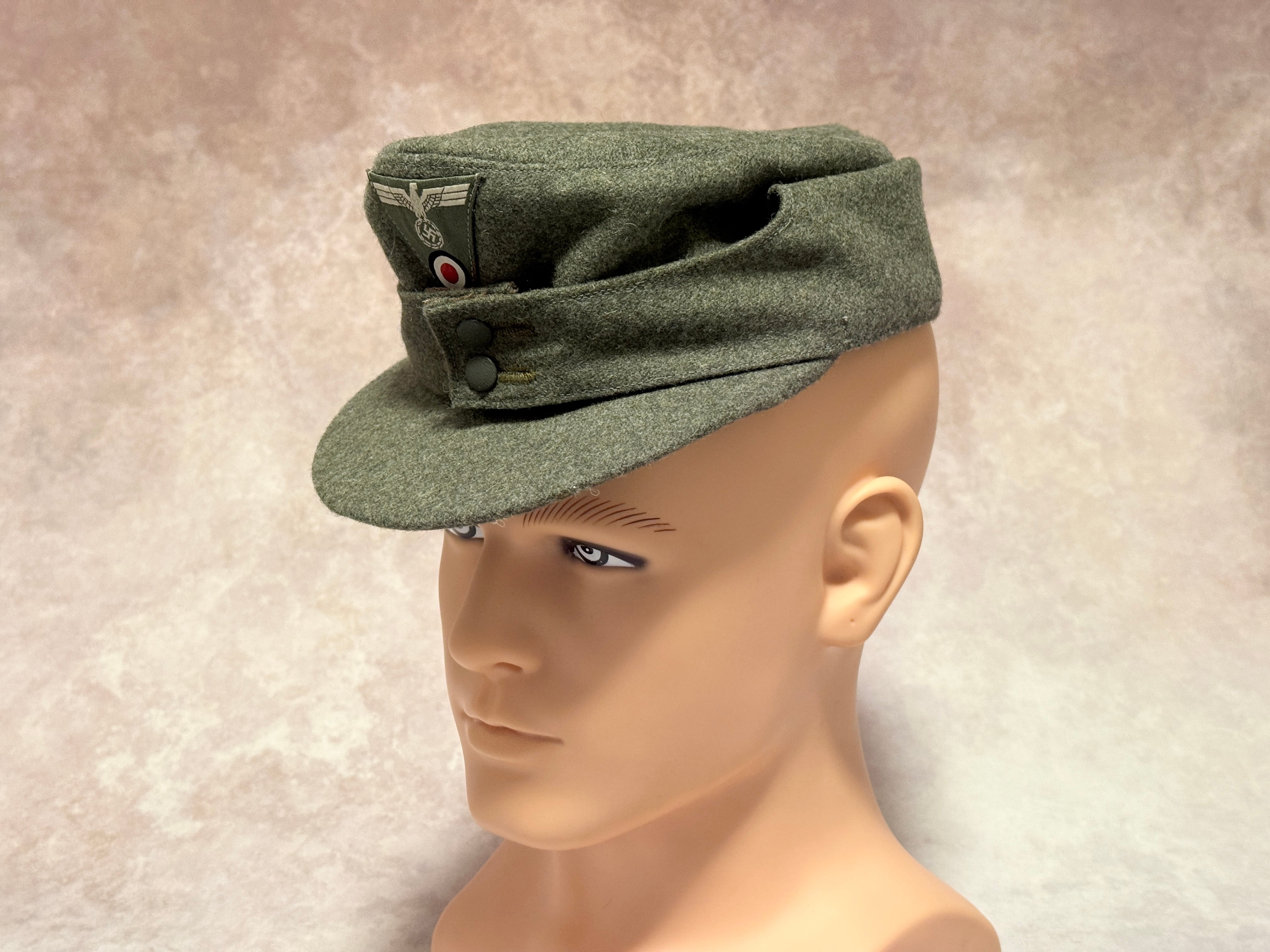 WWII ドイツ陸軍 M43規格帽・陸軍徽章付き54.5cm(F) | アイヘンバウム