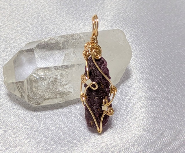 タンザニア産・深紅のルビーペンダントトップ