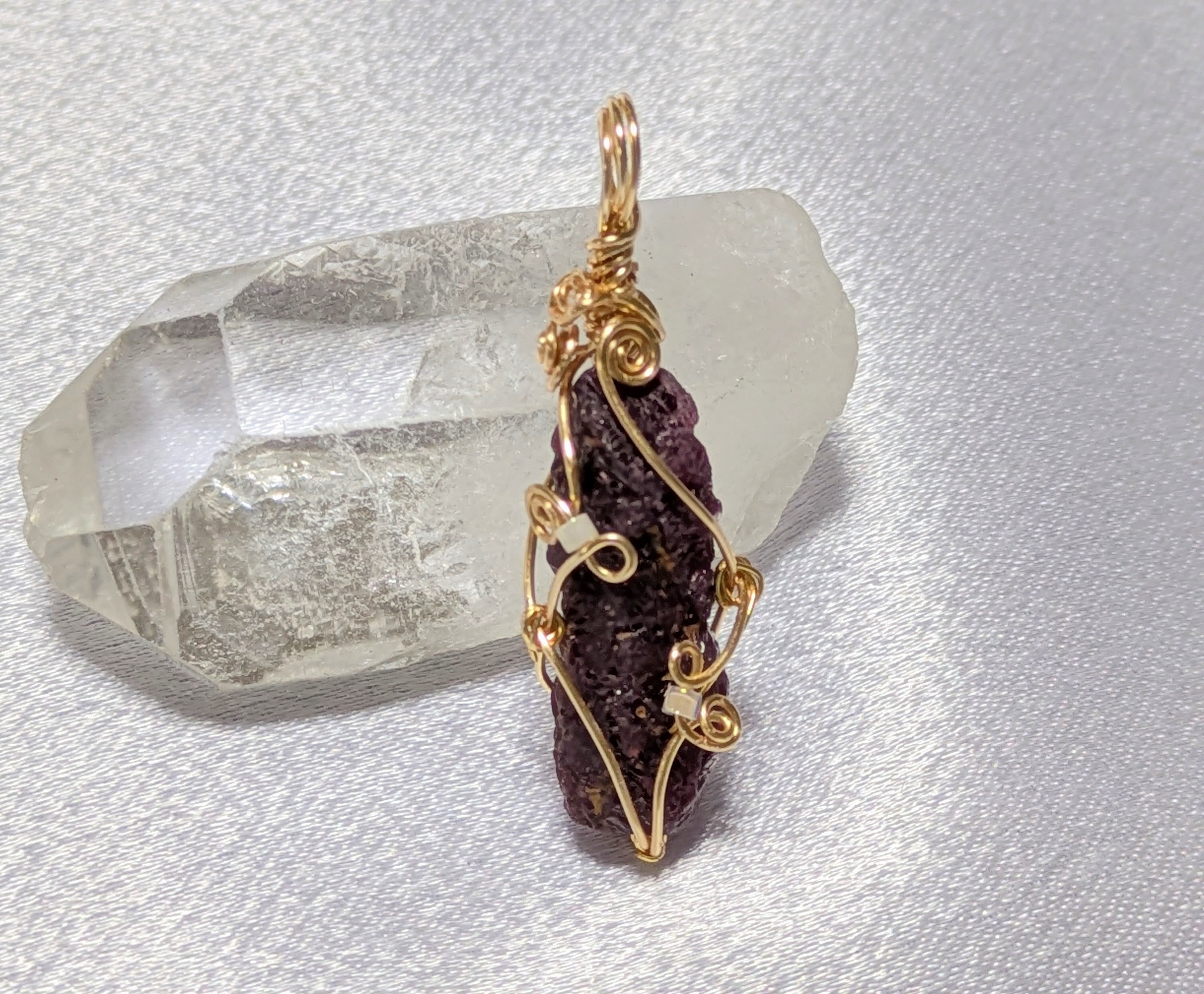 タンザニア産・深紅のルビーペンダントトップ