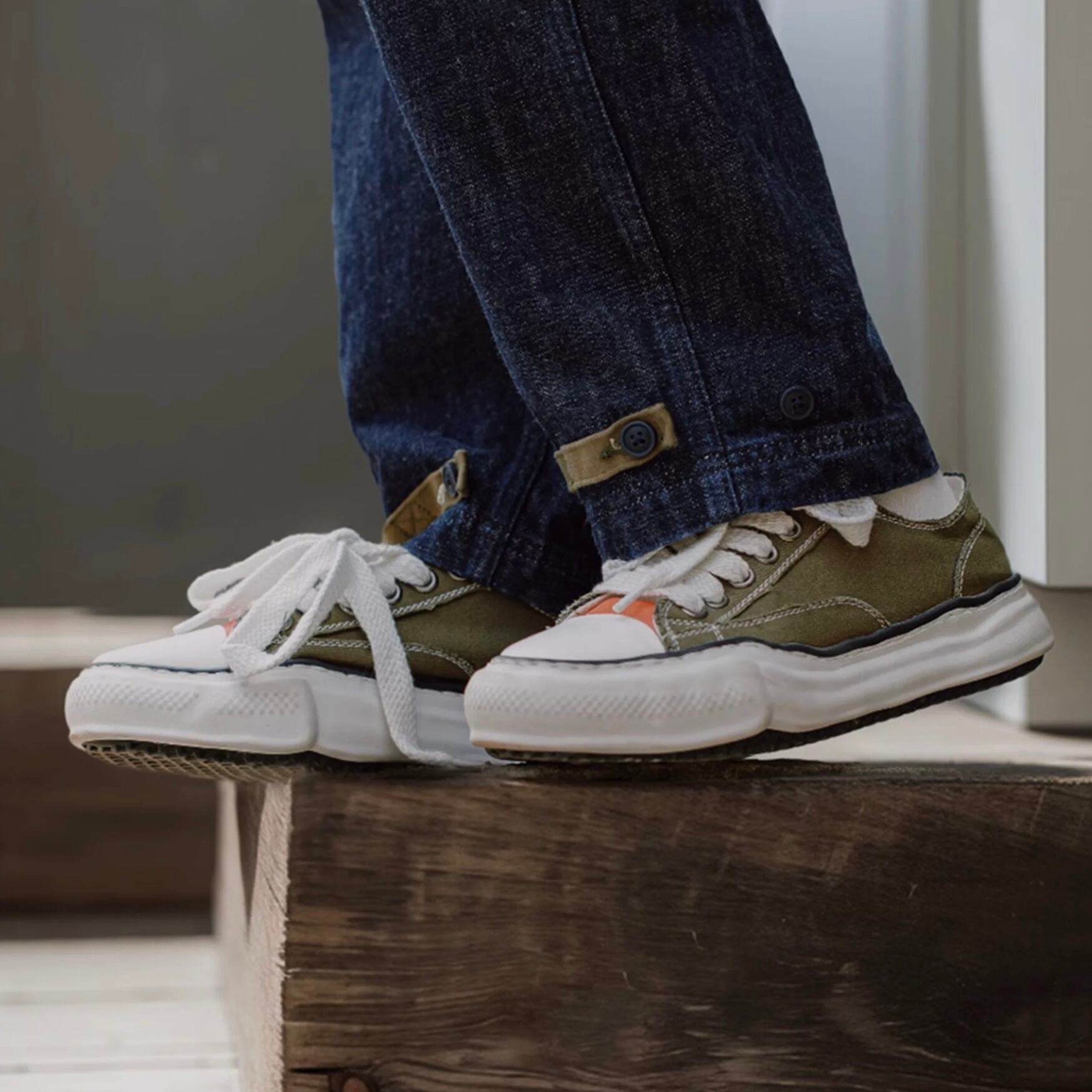 マウンテントレックロースニーカー J0061